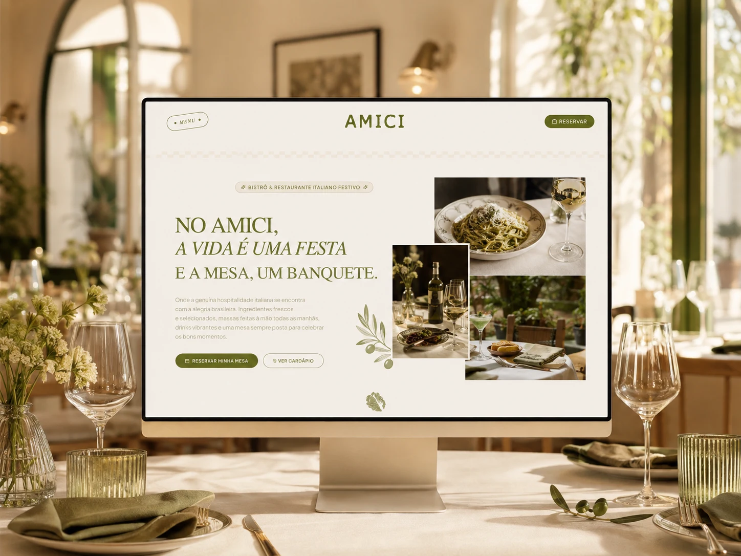 Projeto do site Amici exibido em um monitor dentro de um restaurante italiano